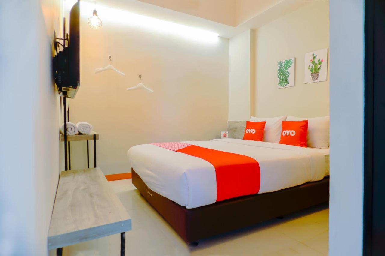 Capital O 281 Hotelo Jakarta Exterior photo